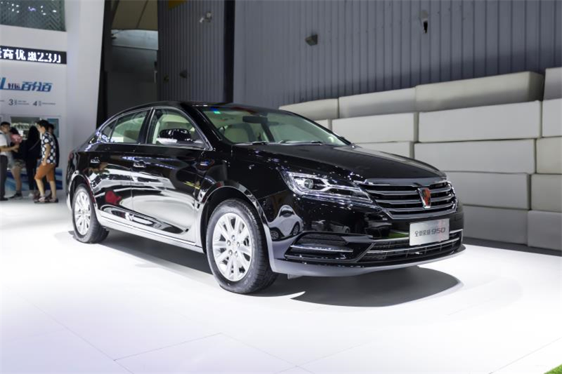 全新榮威950、榮威e950定義“高級轎車” 成都車展亮相售價16.88萬起 互聯網汽車上市一周年 系統升級帶來顛覆式進化